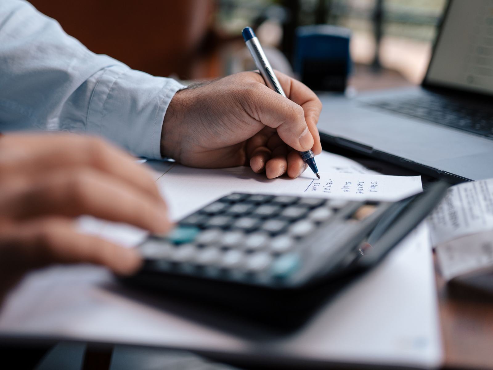 Calculs avec une calculatrice et un stylo