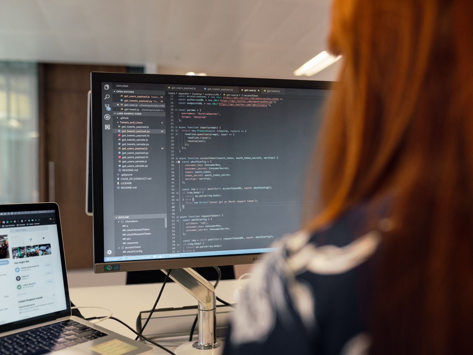 Code affiché sur un grand écran de développement